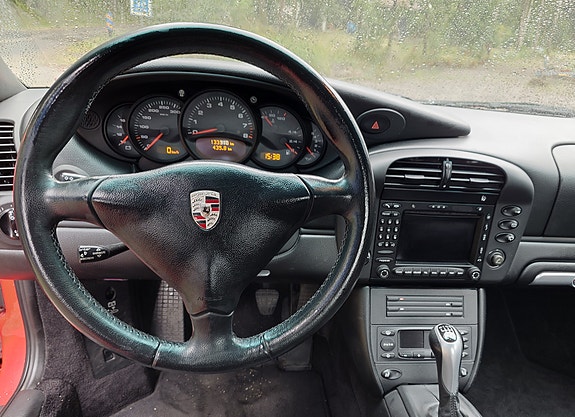 Porsche 911 Carrera 4 5 of 5