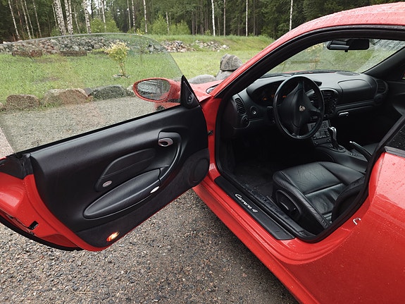 Porsche 911 Carrera 4 4 of 5