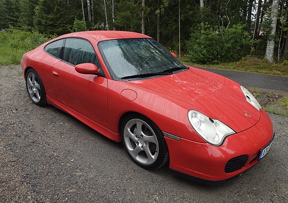 Porsche 911 Carrera 4 8 of 12