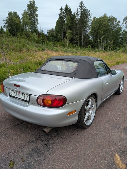Mazda MX-5 4 of 5