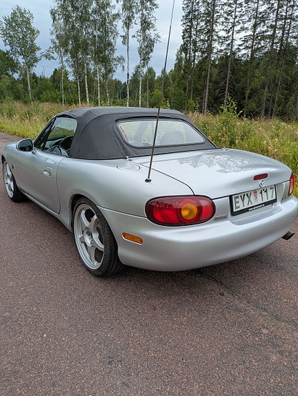 Mazda MX-5 2 of 5