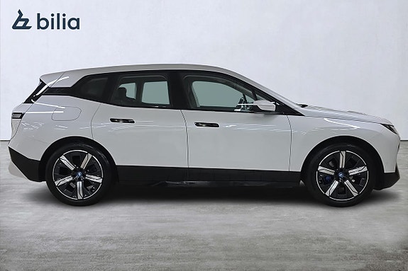 BMW iX 17 of 20