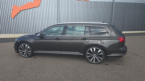 Volkswagen Passat 3 of 5