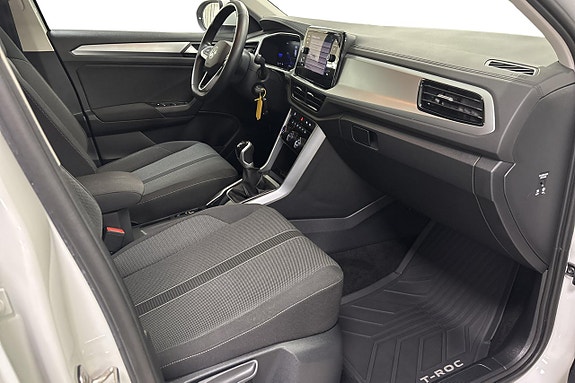 Volkswagen T-Roc 14 of 23