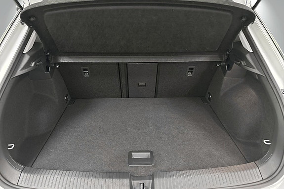 Volkswagen T-Roc 17 of 23