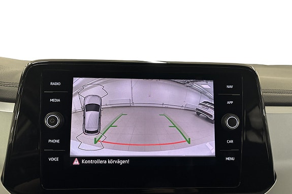 Volkswagen T-Roc 18 of 23
