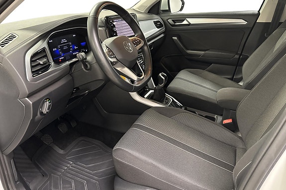 Volkswagen T-Roc 13 of 23