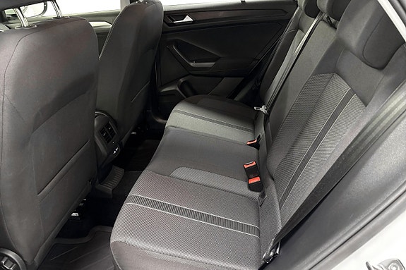 Volkswagen T-Roc 16 of 23