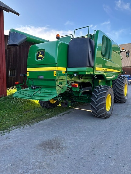 John Deere T550 2 of 3