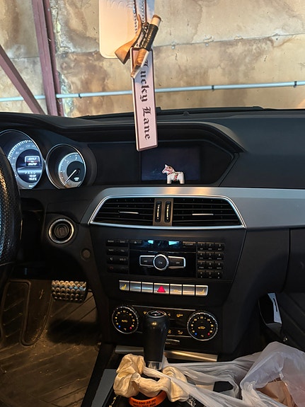 Mercedes-Benz C200 6 of 6