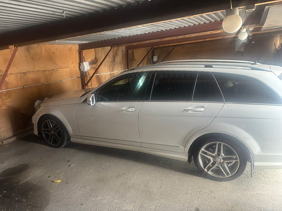 Mercedes-Benz C200 3 of 5