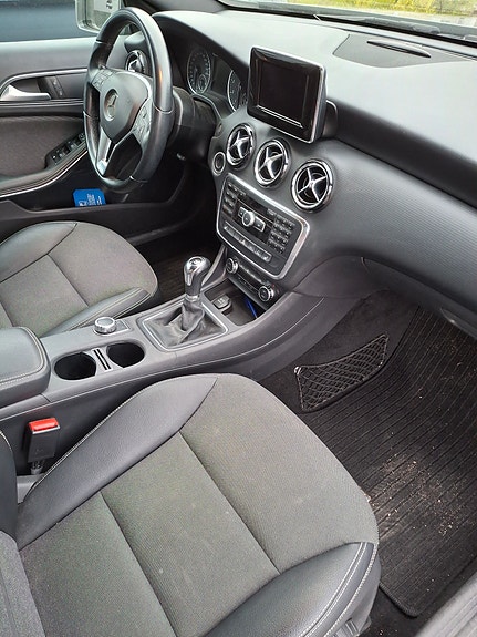 Mercedes-Benz A180 4 of 6