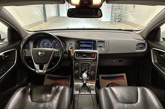 Volvo V60 14 of 29