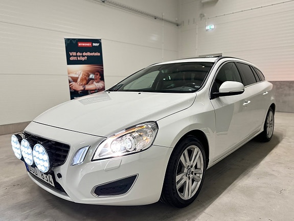 Volvo V60 2 of 29