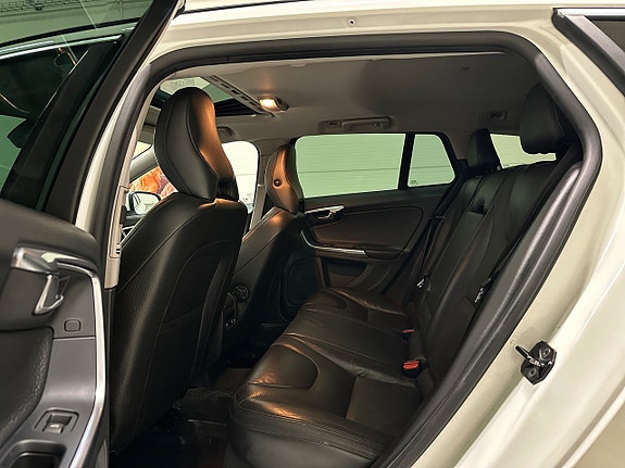Volvo V60 10 of 29