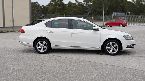 Volkswagen Passat 3 of 5