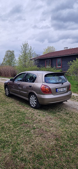 Nissan Almera 2 of 4