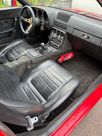 Porsche 944 8 of 11