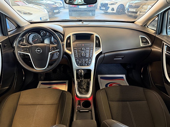 Opel Astra 10 of 13