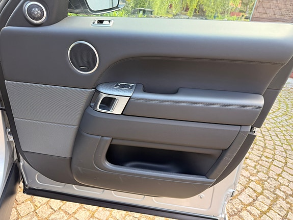 Land Rover Range Rover Sport 18 of 22