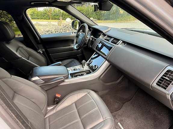 Land Rover Range Rover Sport 16 of 22