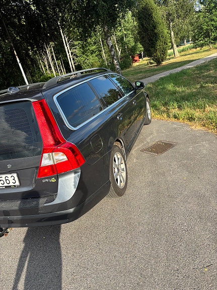 Volvo V70 3 of 10