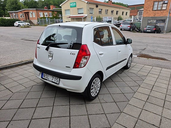 Hyundai i10 3 of 18