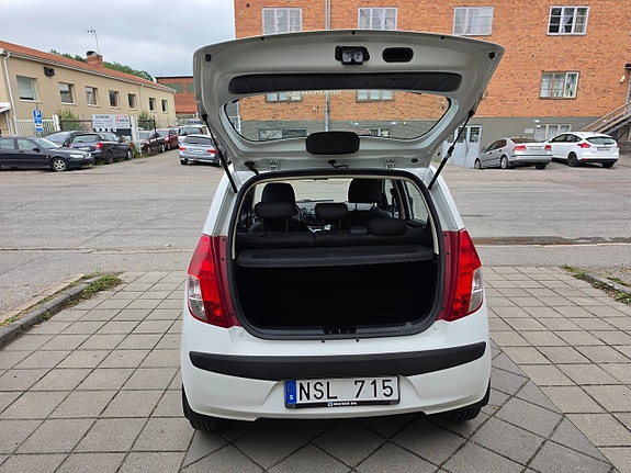 Hyundai i10 12 of 18