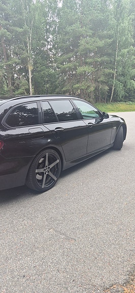 BMW 530d 2 of 5