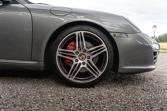 Porsche 911 Carrera S 7 of 19