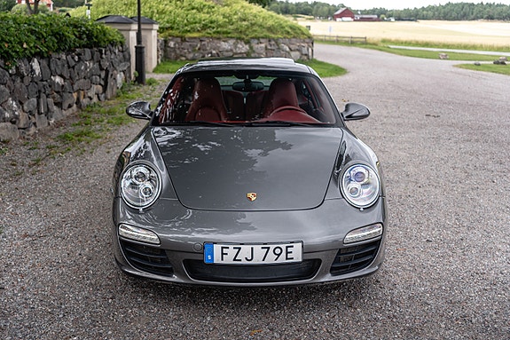 Porsche 911 Carrera S 4 of 19
