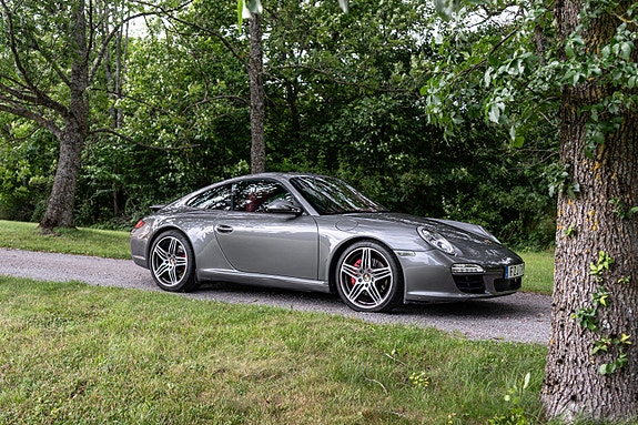 Porsche 911 Carrera S 8 of 19