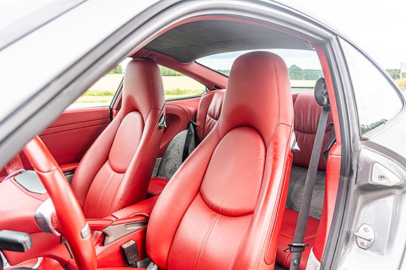 Porsche 911 Carrera S 14 of 19