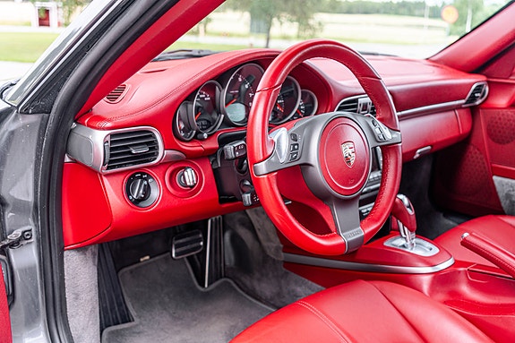 Porsche 911 Carrera S 13 of 19