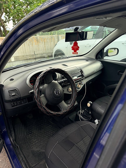 Nissan Micra 4 of 5