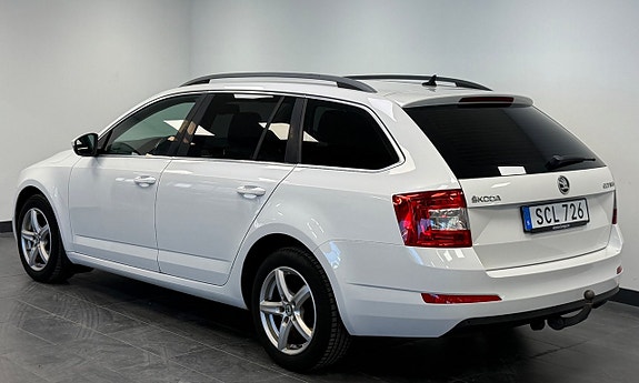 Skoda Octavia 2 of 5