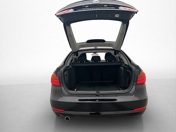 BMW 318d 26 of 30