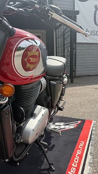 BSA Gold Star 650 - Insignia Red | Klassisk brittisk design i modern tappning 3 of 4