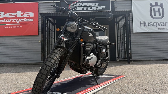 BSA Scrambler 650 - Raven Black | För resan, inte bara målet 4 of 4