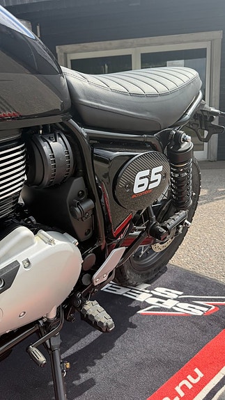 BSA Scrambler 650 - Raven Black | För resan, inte bara målet 3 of 4