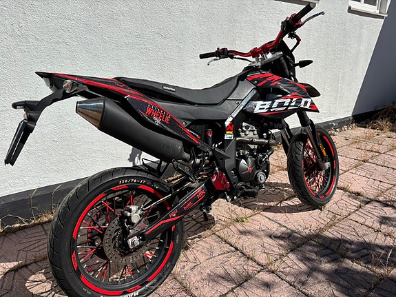 Aprilia SX125 2 of 8