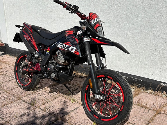 Aprilia SX125 3 of 8