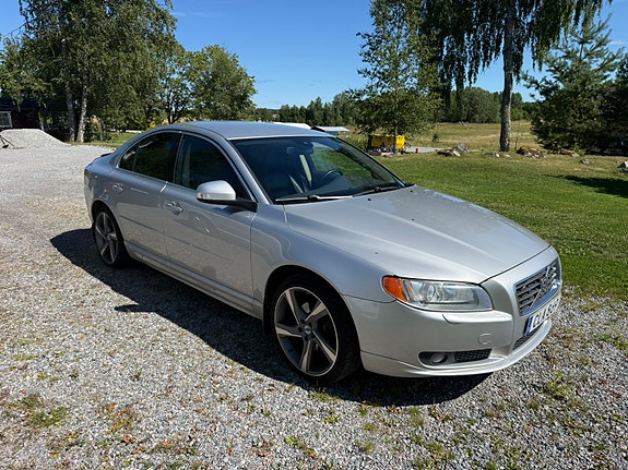 Volvo S80 2 of 5