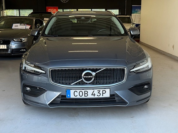 Volvo V60 2 of 29