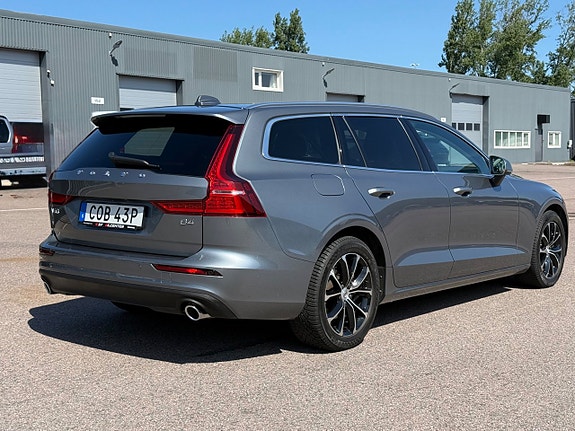 Volvo V60 2 of 23