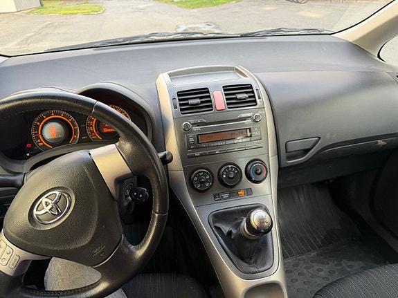 Toyota Auris 5 of 5