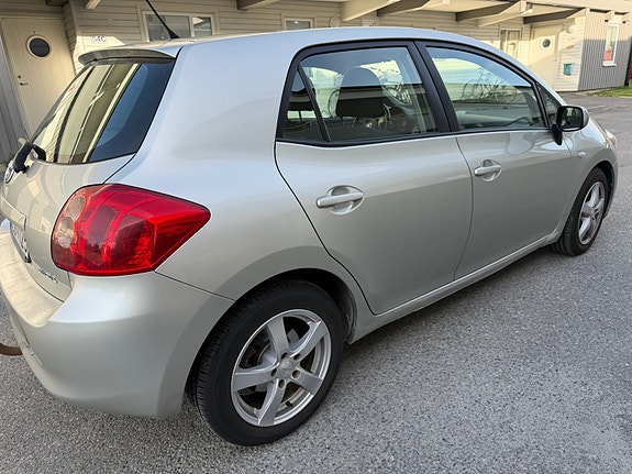 Toyota Auris 4 of 5