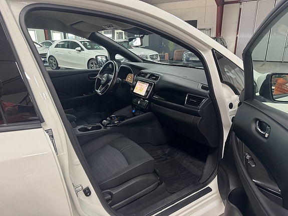 Nissan Leaf 9 of 23