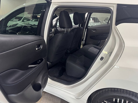 Nissan Leaf 8 of 23