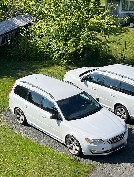 Volvo V70 3 of 5